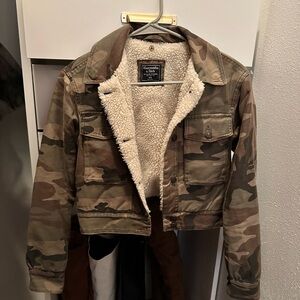 Abercrombie and Fitch Camo Sherpa lined jacket xxs
